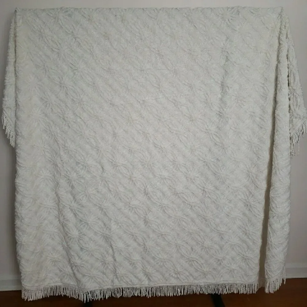 VTG Chenille Queen Size Bedspread White 100x88